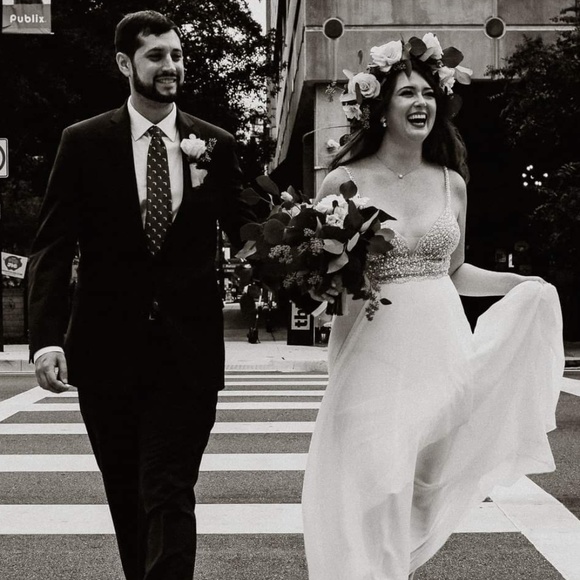 Meet your Posher, Nicole - Picture 1 of 2